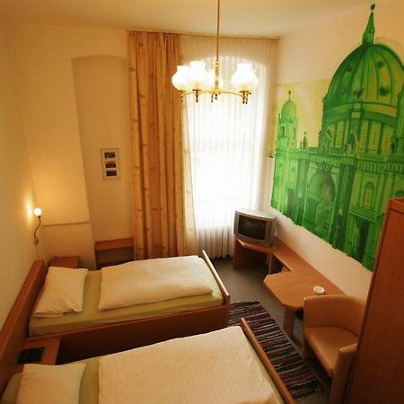 Hotel - Pension Am Schloss Bellevue Berlim Quarto foto