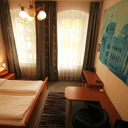 Hotel - Pension Am Schloss Bellevue Berlim Quarto foto